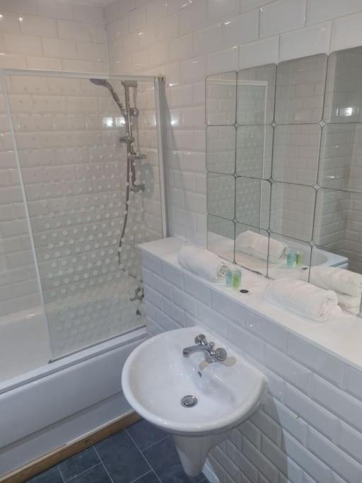 65 Renfield St 2 Bed Apartment Glasgow Dış mekan fotoğraf